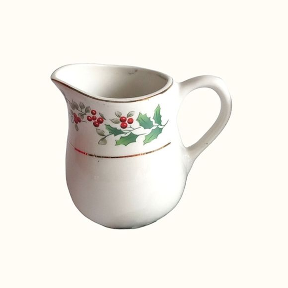 Vintage Gibson Everyday China Creamer and Sugar Set Christmas Holly and Berries - Picture 2 of 8
